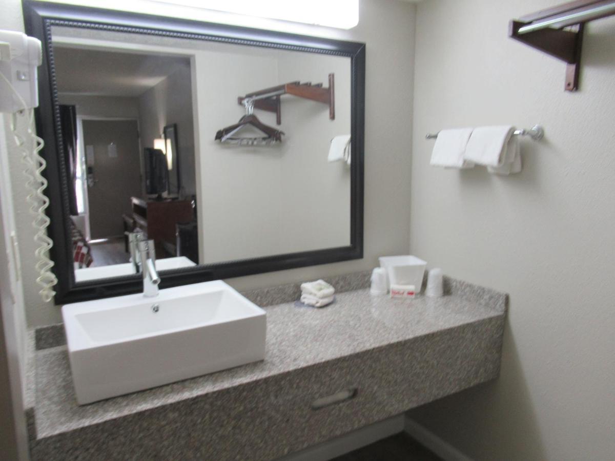 อีโคโน ลอดจ์ Hotel Richwood ภายนอก รูปภาพ