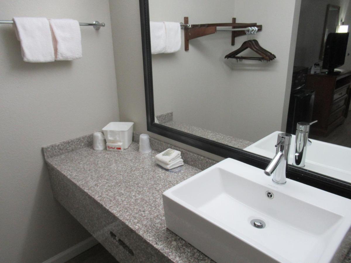 อีโคโน ลอดจ์ Hotel Richwood ภายนอก รูปภาพ