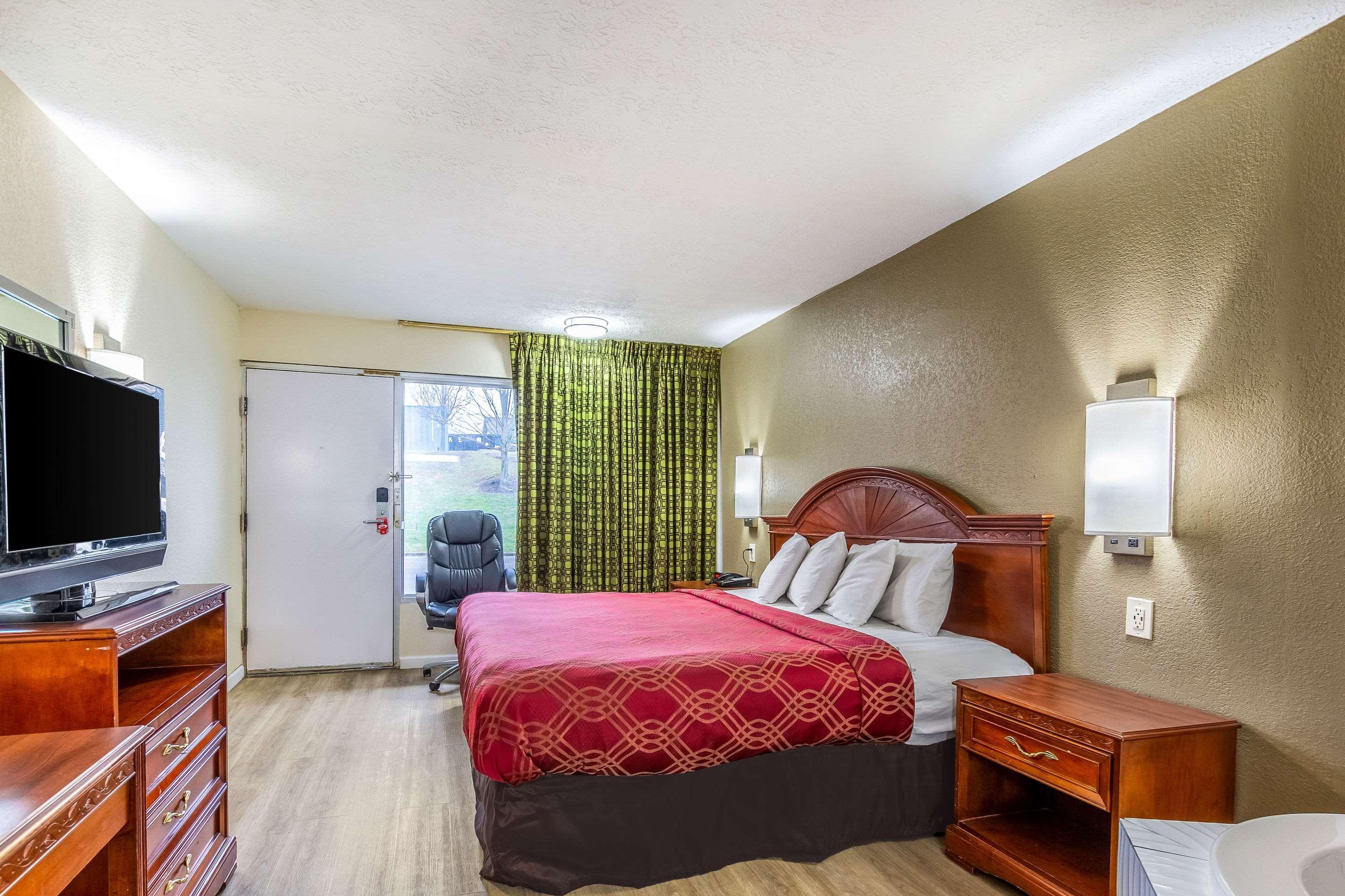 อีโคโน ลอดจ์ Hotel Richwood ภายนอก รูปภาพ