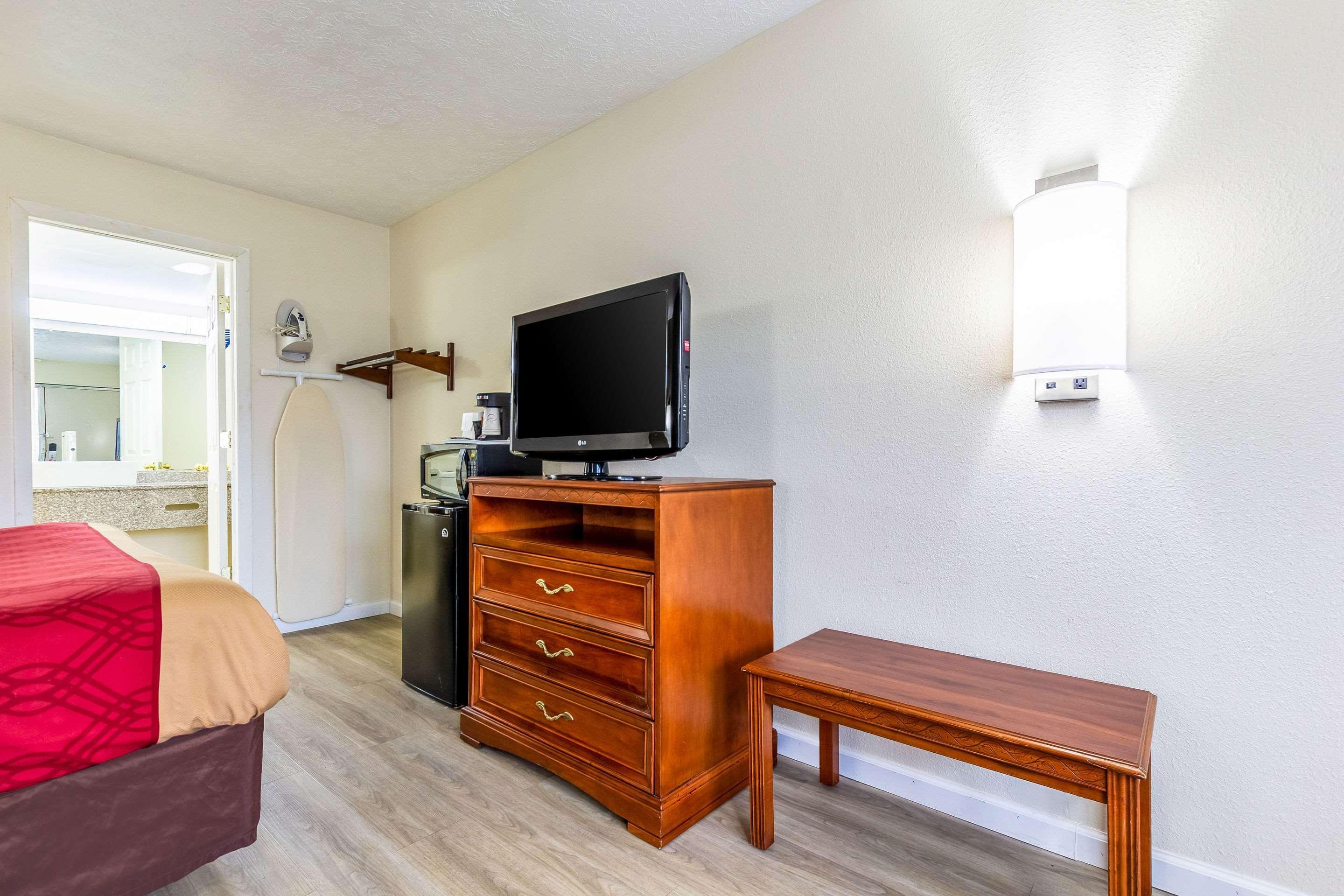 อีโคโน ลอดจ์ Hotel Richwood ภายนอก รูปภาพ