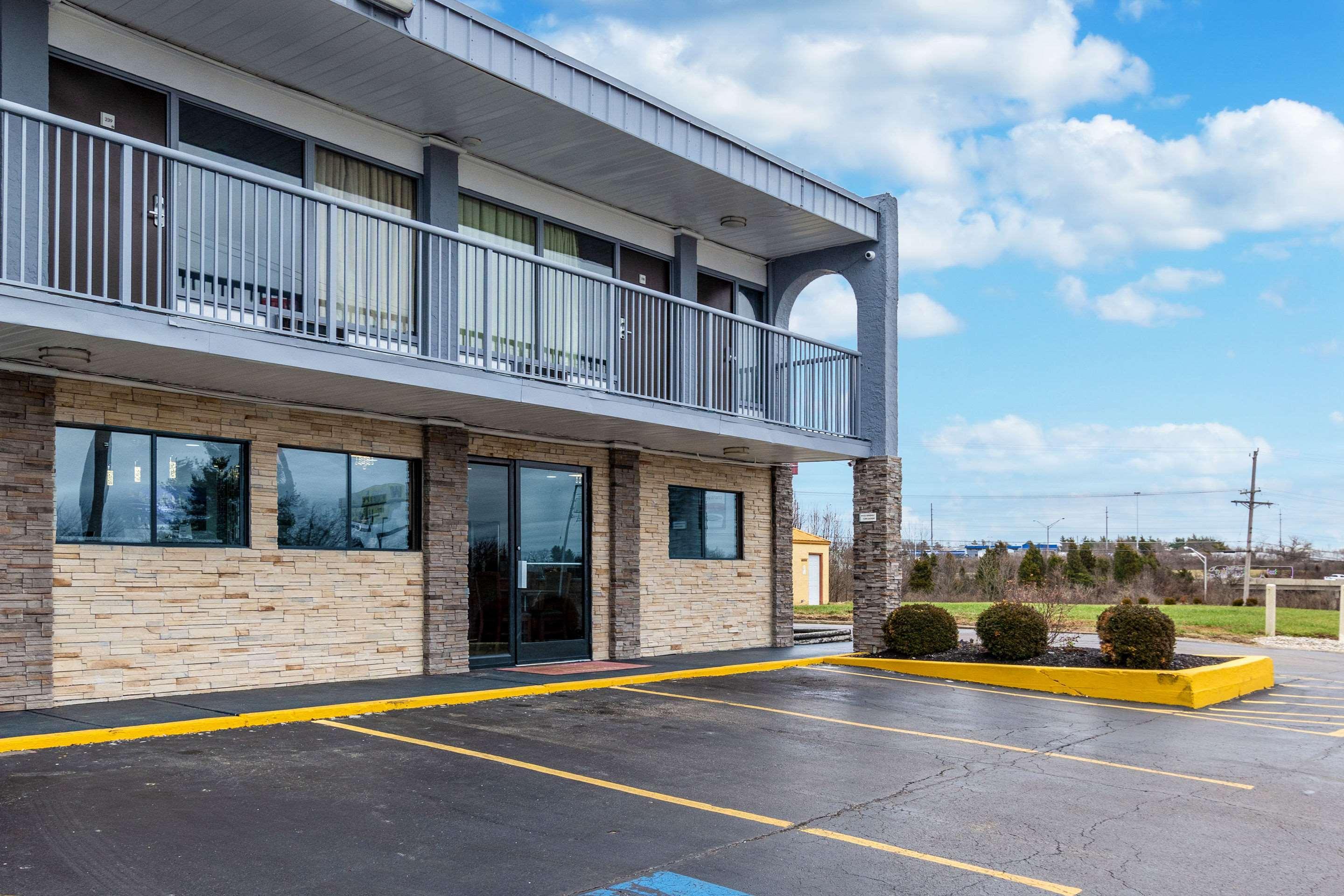 อีโคโน ลอดจ์ Hotel Richwood ภายนอก รูปภาพ